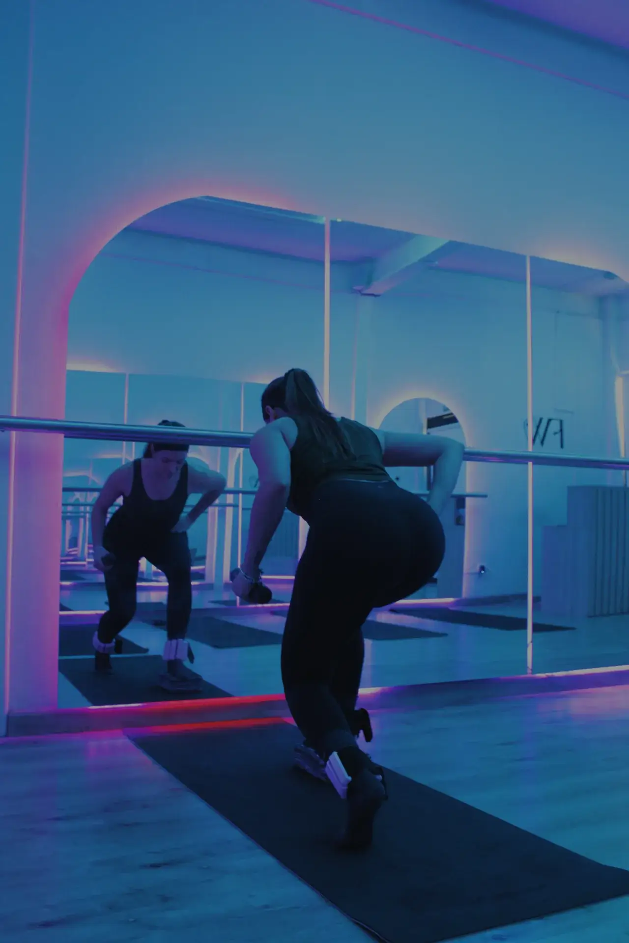 Sentadilla con remo en Flowence Fit Studio
